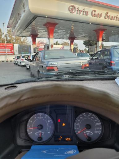 عکس پمپ بنزین دیرین