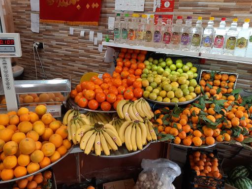 عکس میوه فروشی شهر میوه گل یاس