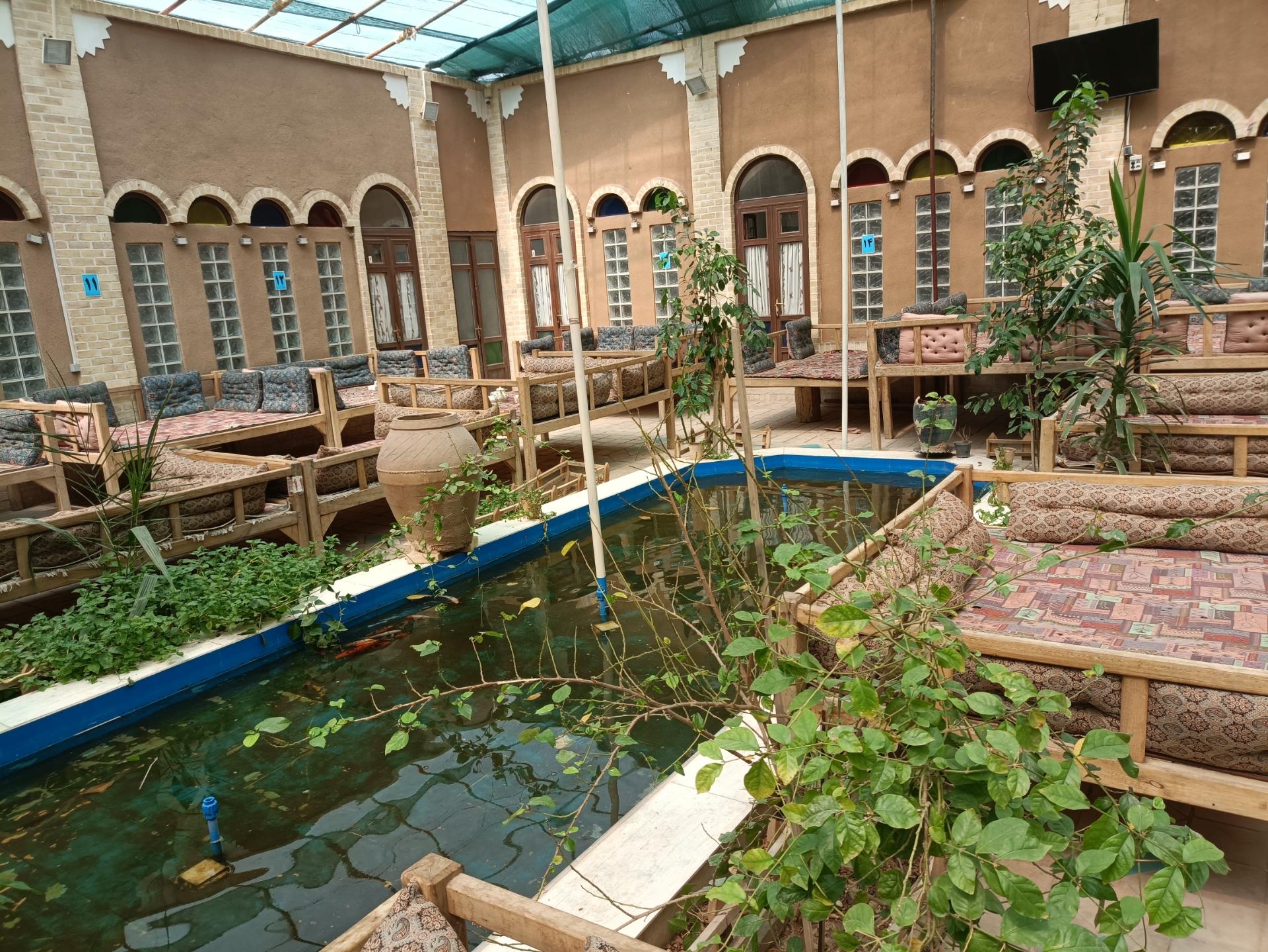 عکس مهمانسرا و رستوران گامبرون