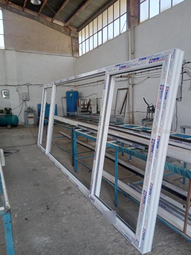 عکس تولیدی درب و پنجره ترمال بریک و UPVC سعادت