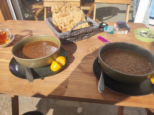 عکس صبحانه خوری موجب