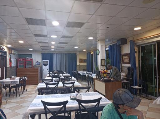 عکس رستوران عمو اکبر