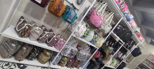 عکس فروشگاه کیف لاویسان شعبه قم(داودی)