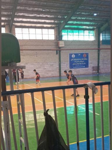 عکس سالن والیبال رشید فرخی