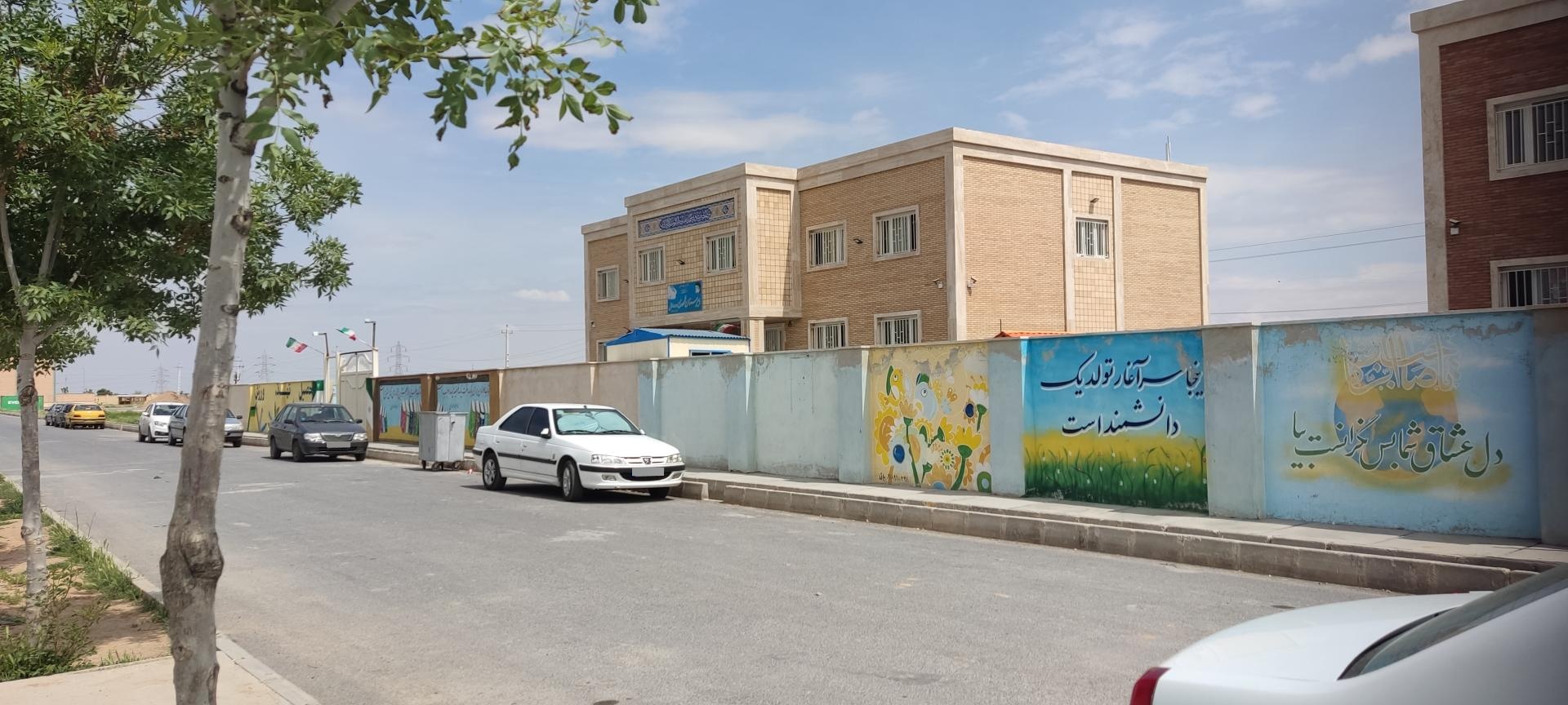 عکس دبیرستان پسرانه المهدی عج دوره اول