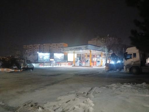 عکس پمپ بنزین امید