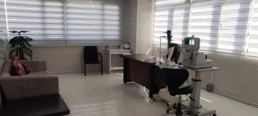 عکس چشم پزشکی و عینک دنا