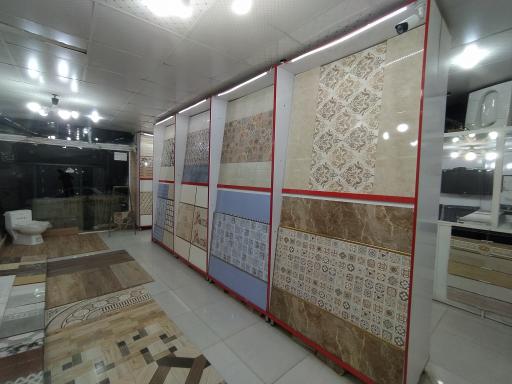 عکس فروشگاه کاشی و سرامیک افتاده