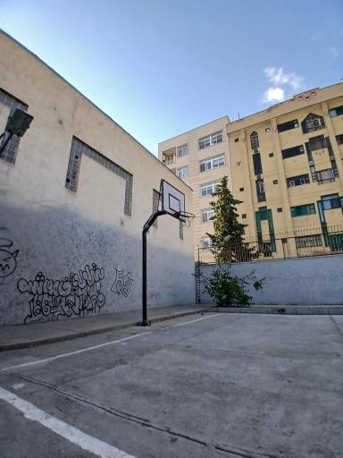 عکس زمین بسکتبال خیابانی
