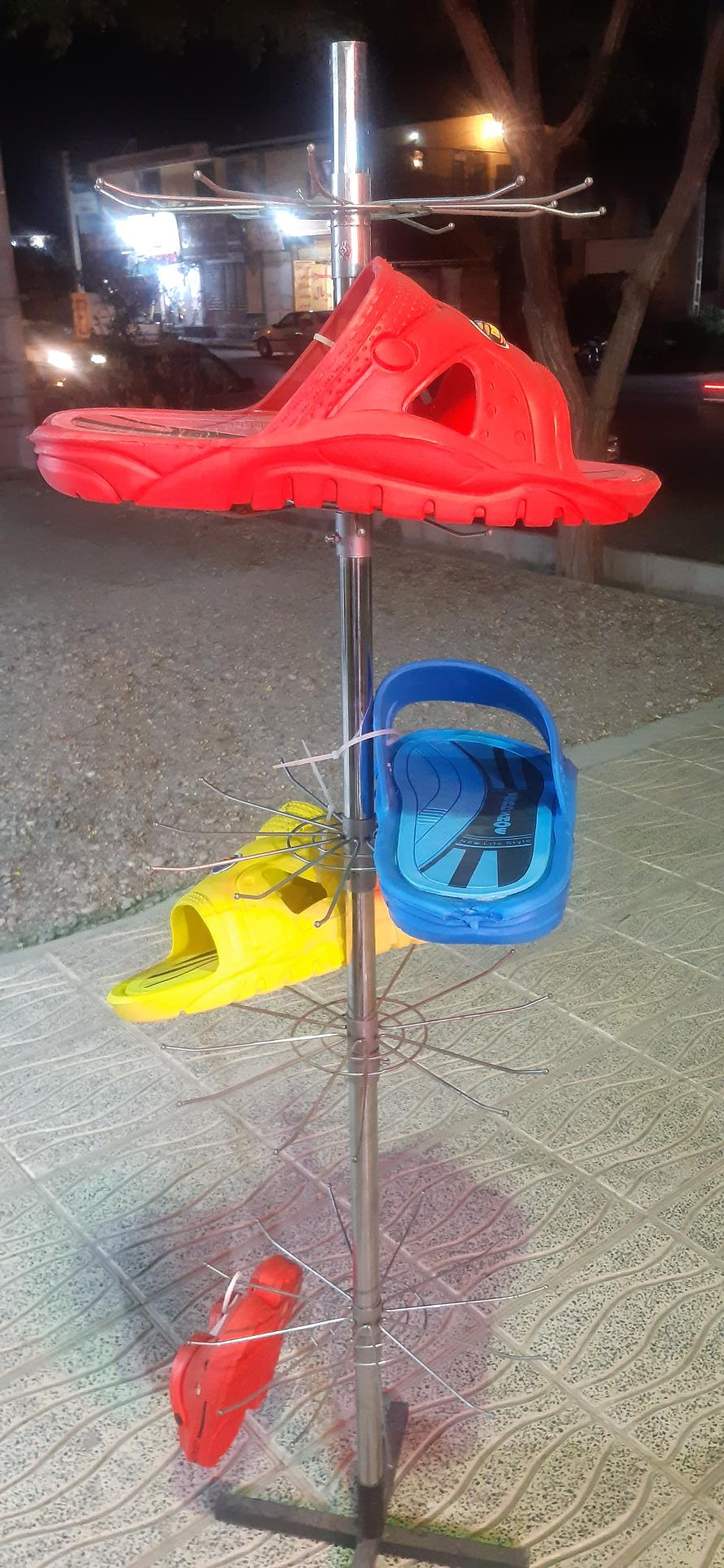 عکس دمپایی و صندل فروشی