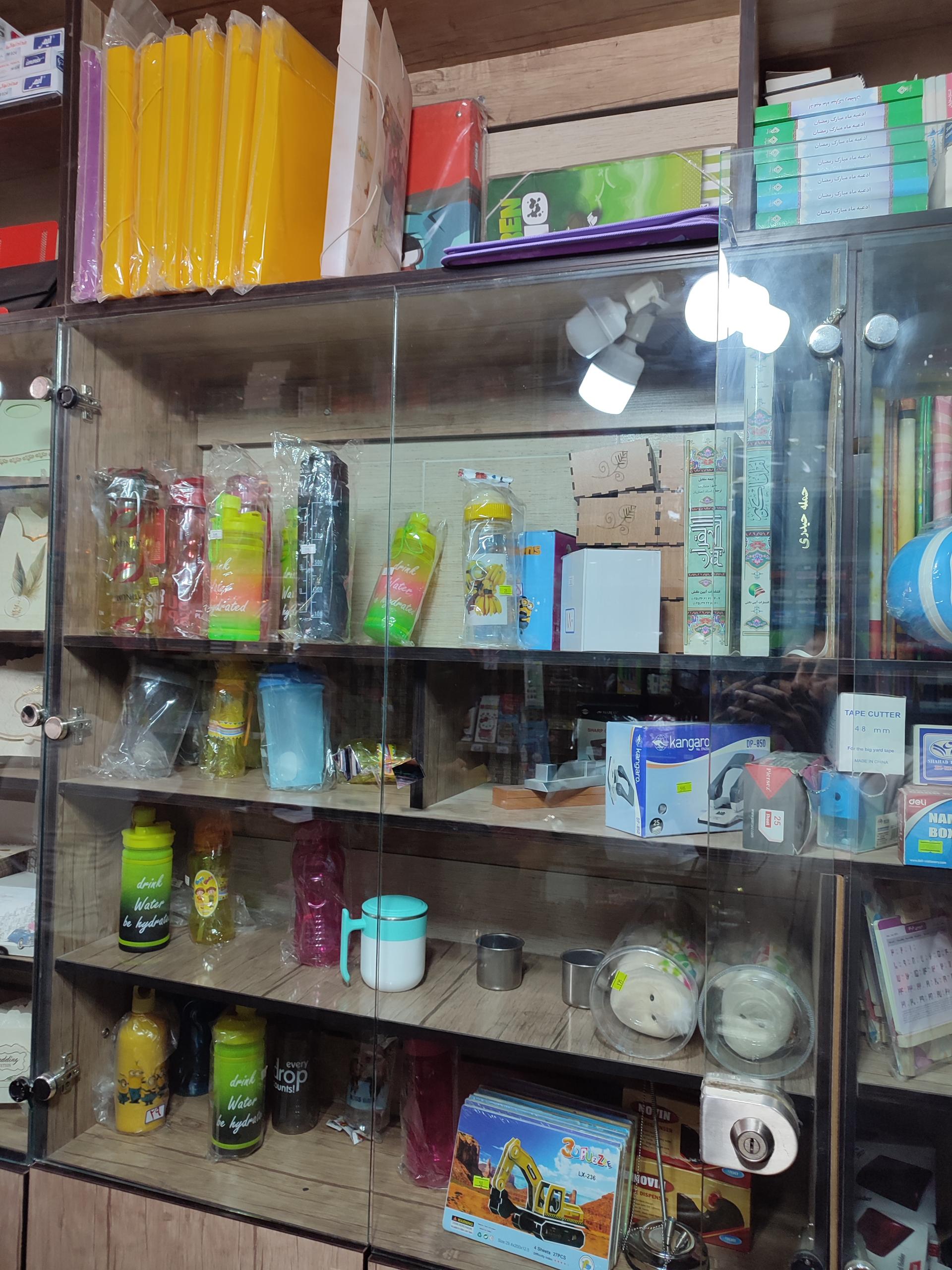 عکس کتابفروشی صالحی