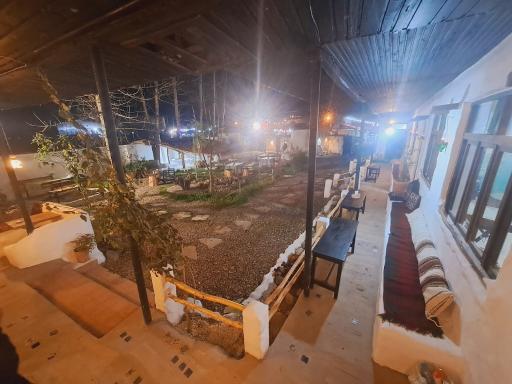 عکس کافه کارگاه گلابه