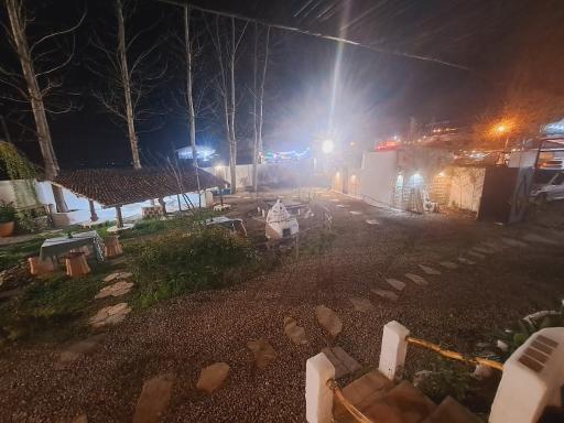 عکس کافه کارگاه گلابه