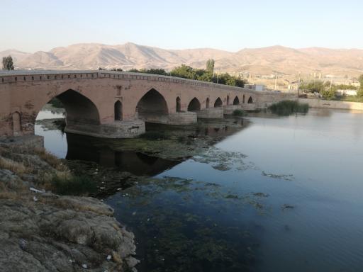 عکس پل تاریخی قشلاق( سد وحدت)