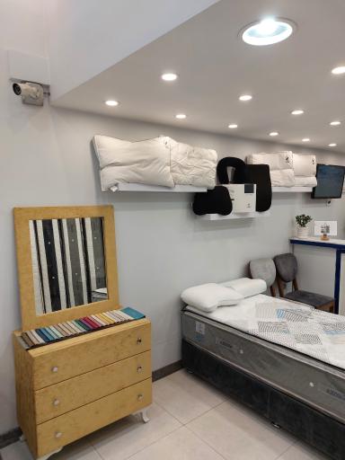 عکس فروشگاه تشک آکسون