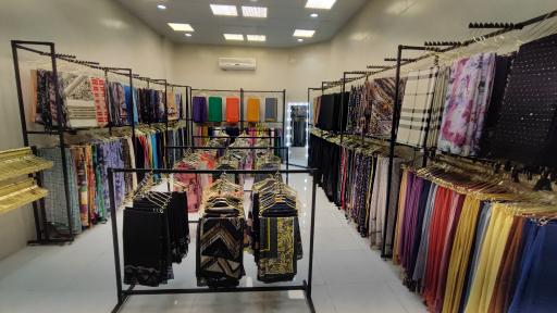 عکس فروشگاه شال و روسری رزینو