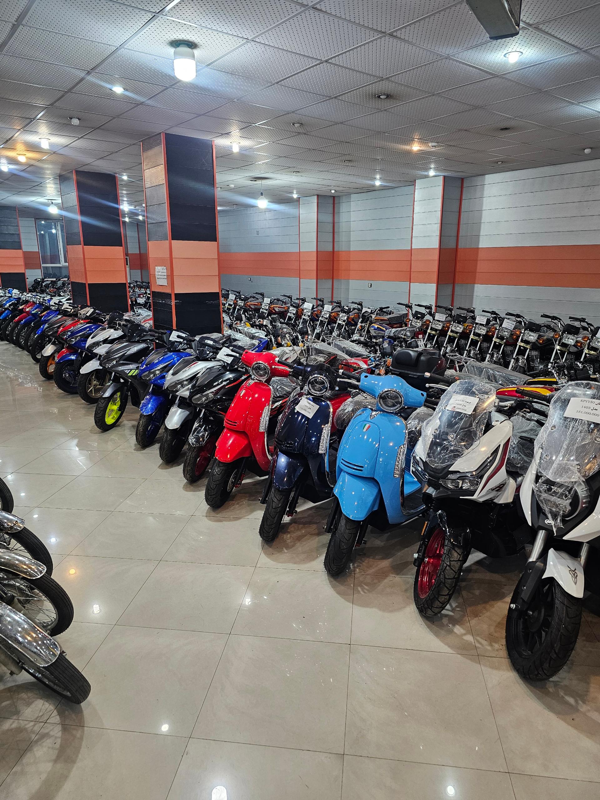 عکس فروشگاه موتورسیکلت محمدحسینی