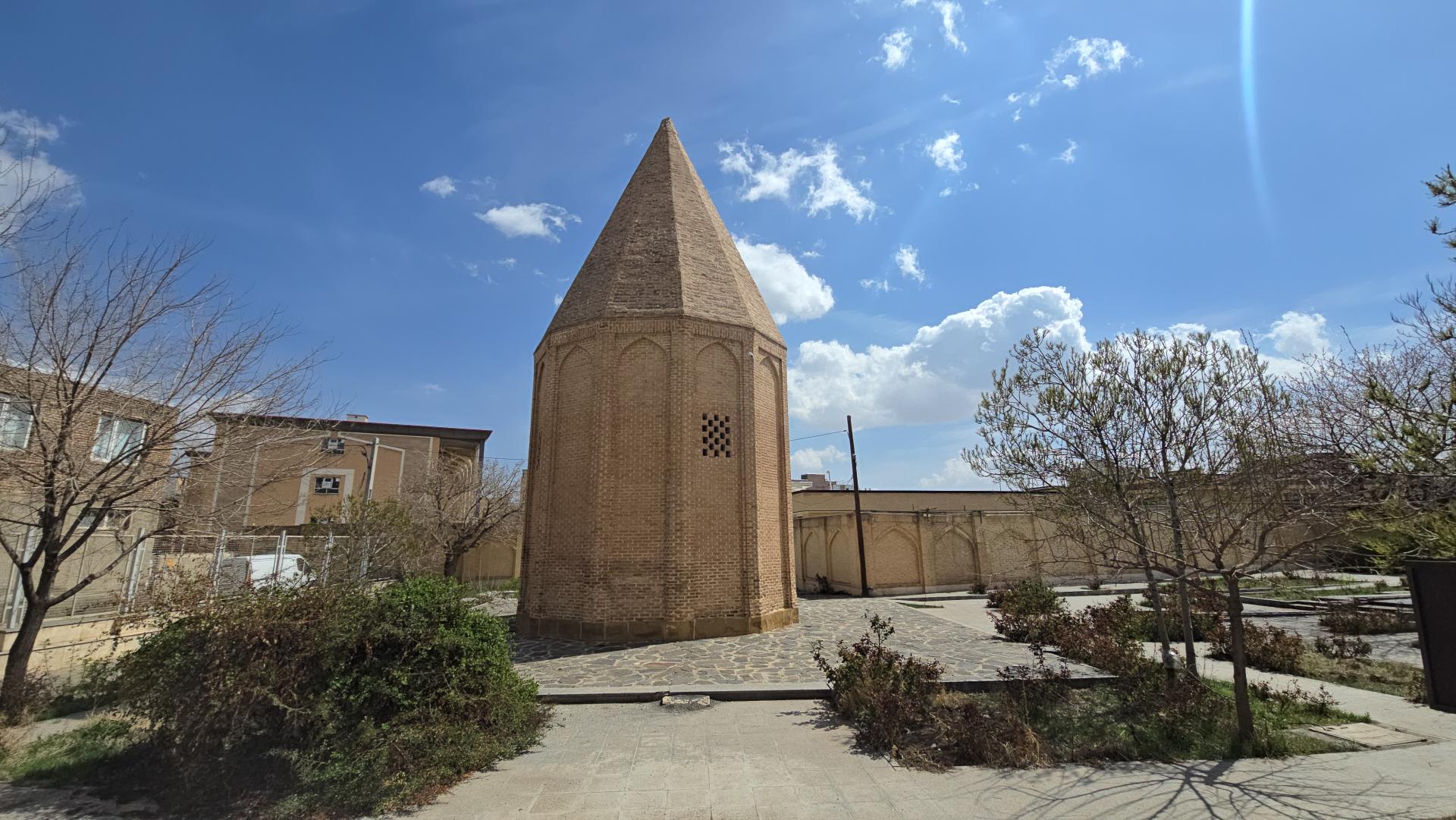 عکس برج تاریخی قربان