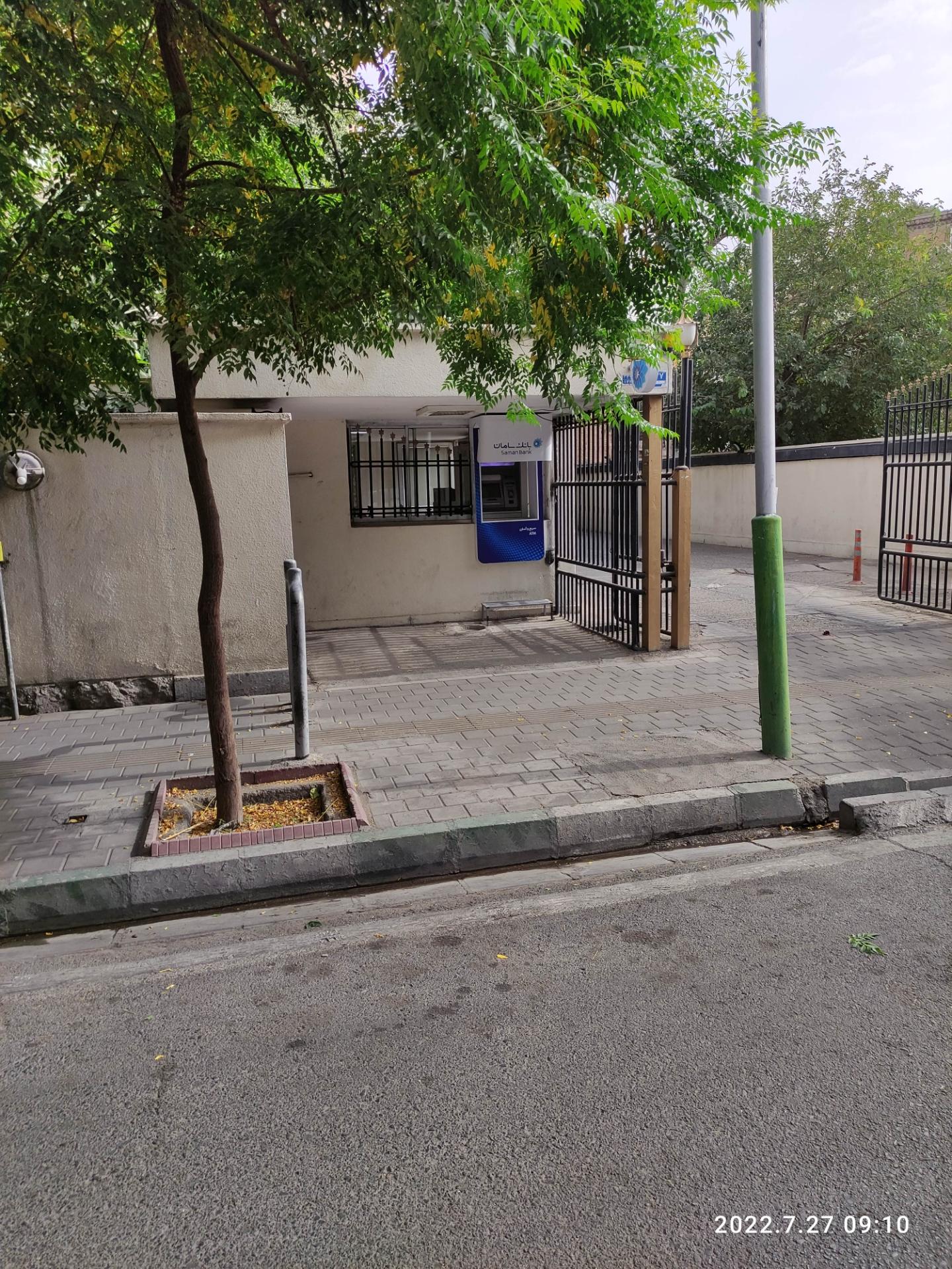 عکس عابر بانک سامان