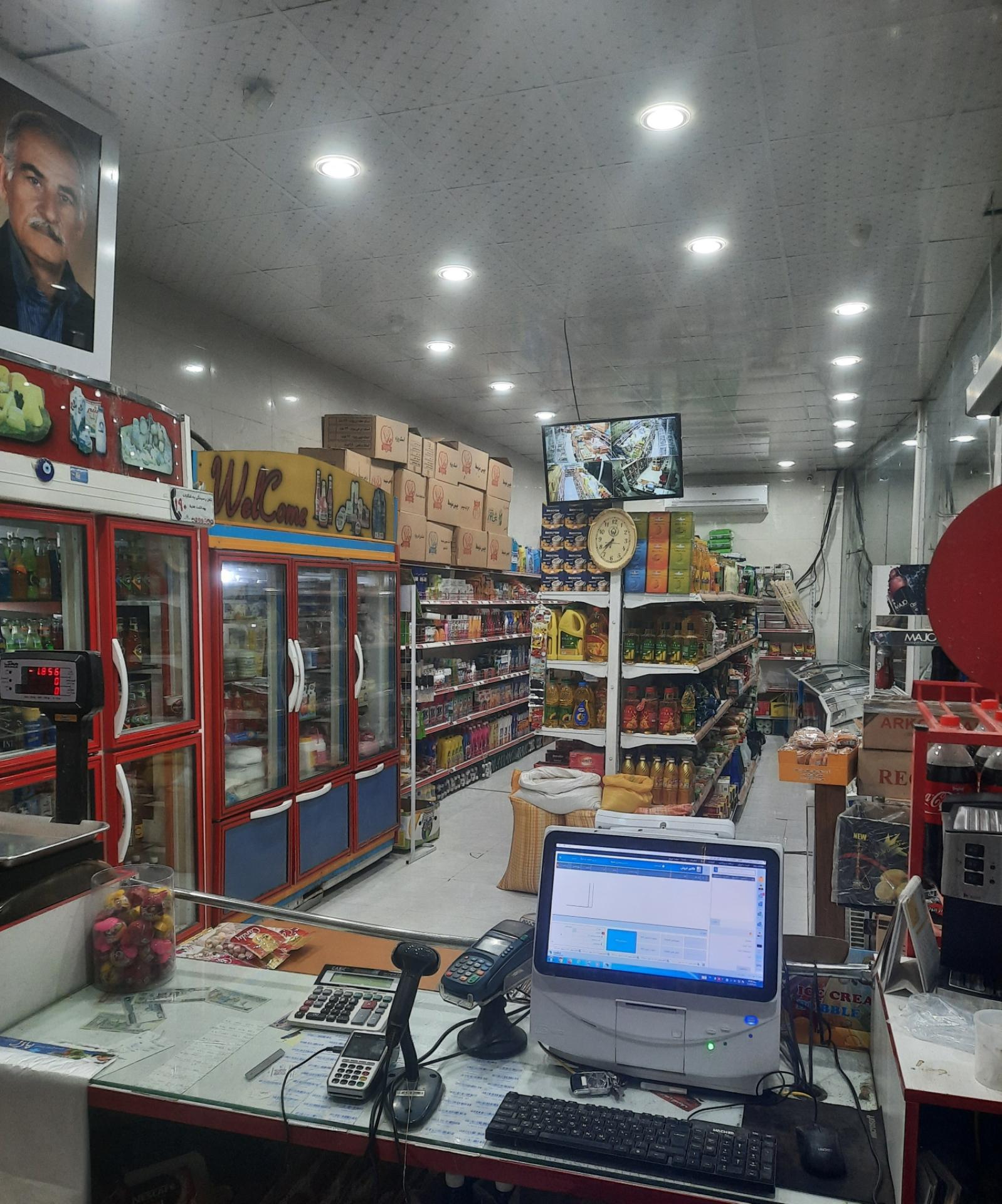 عکس هایپر مارکت نهال نشان