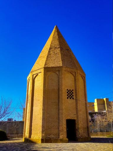 عکس برج تاریخی قربان