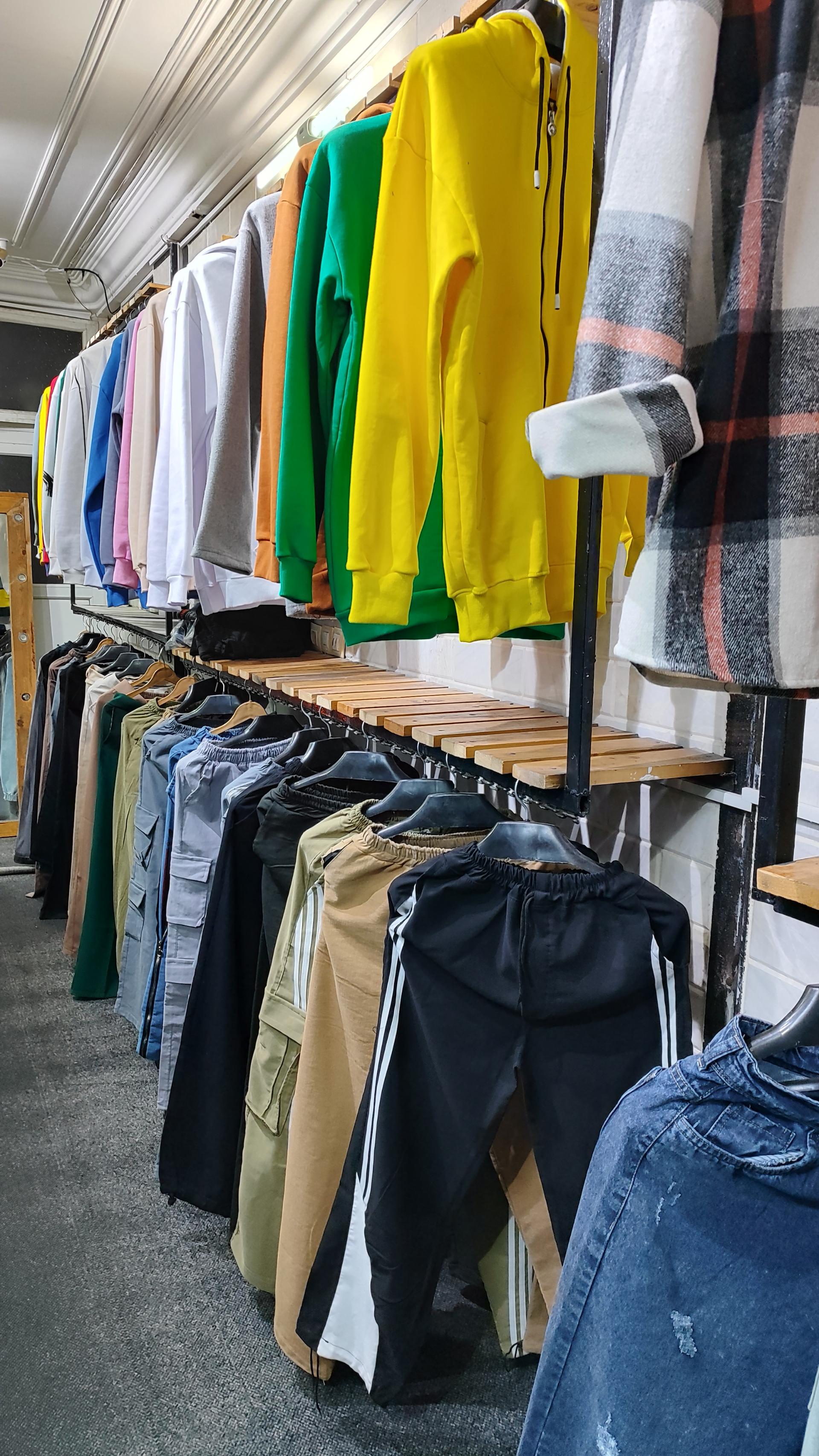 عکس فروشگاه لباس اسی اسپرت