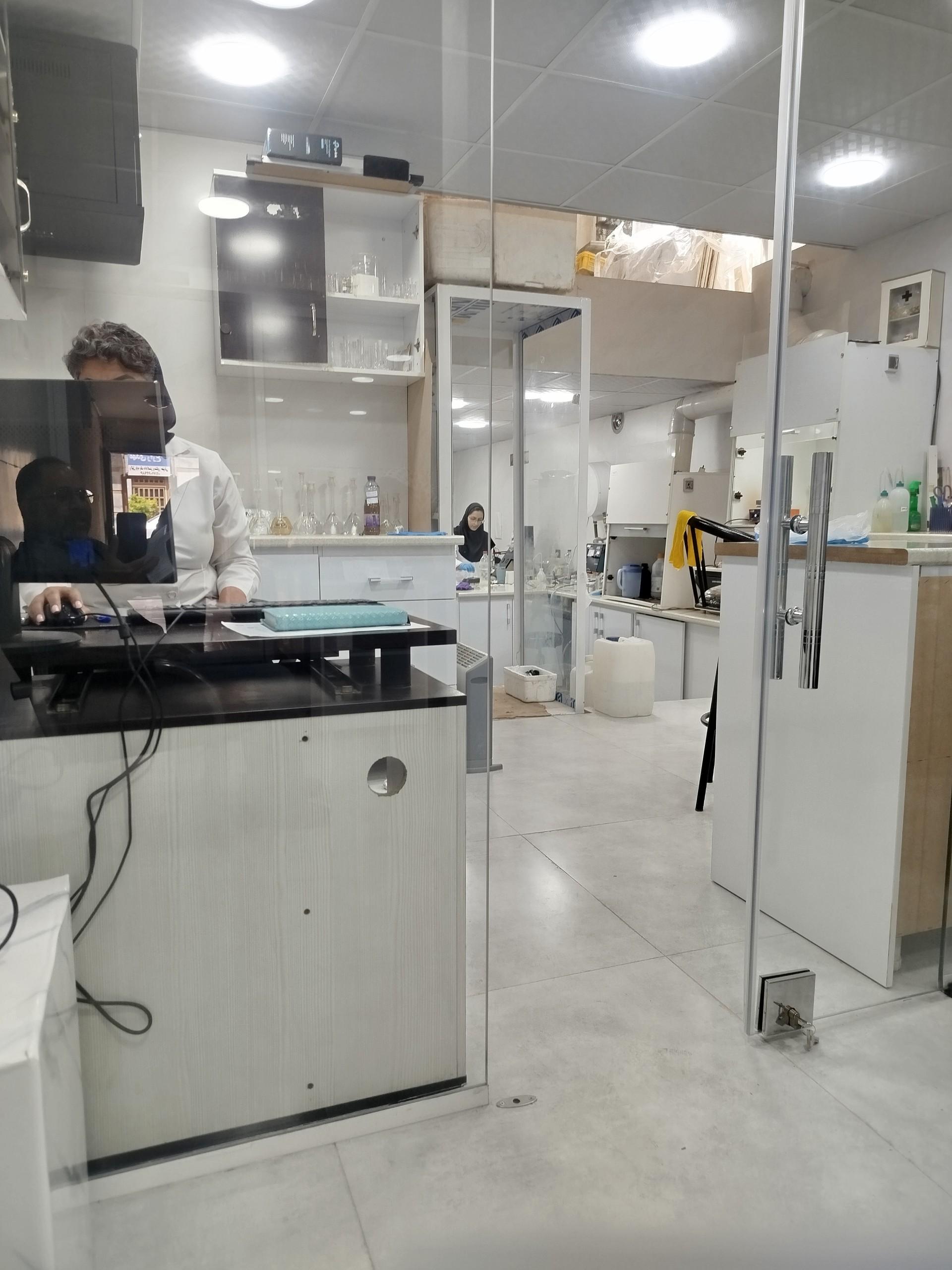 عکس آزمایشگاه خاک و آب پرهام گستر 1