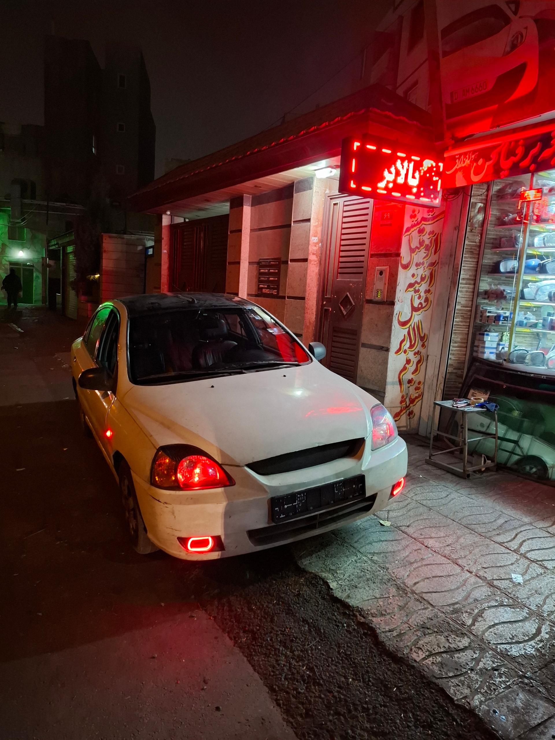 عکس شیشه اتومبیل بدری