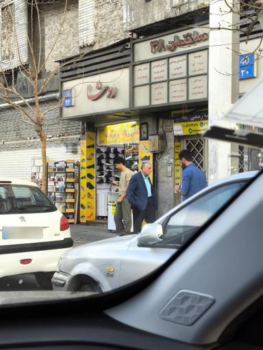 عکس فروشگاه کیف و کفش روشا