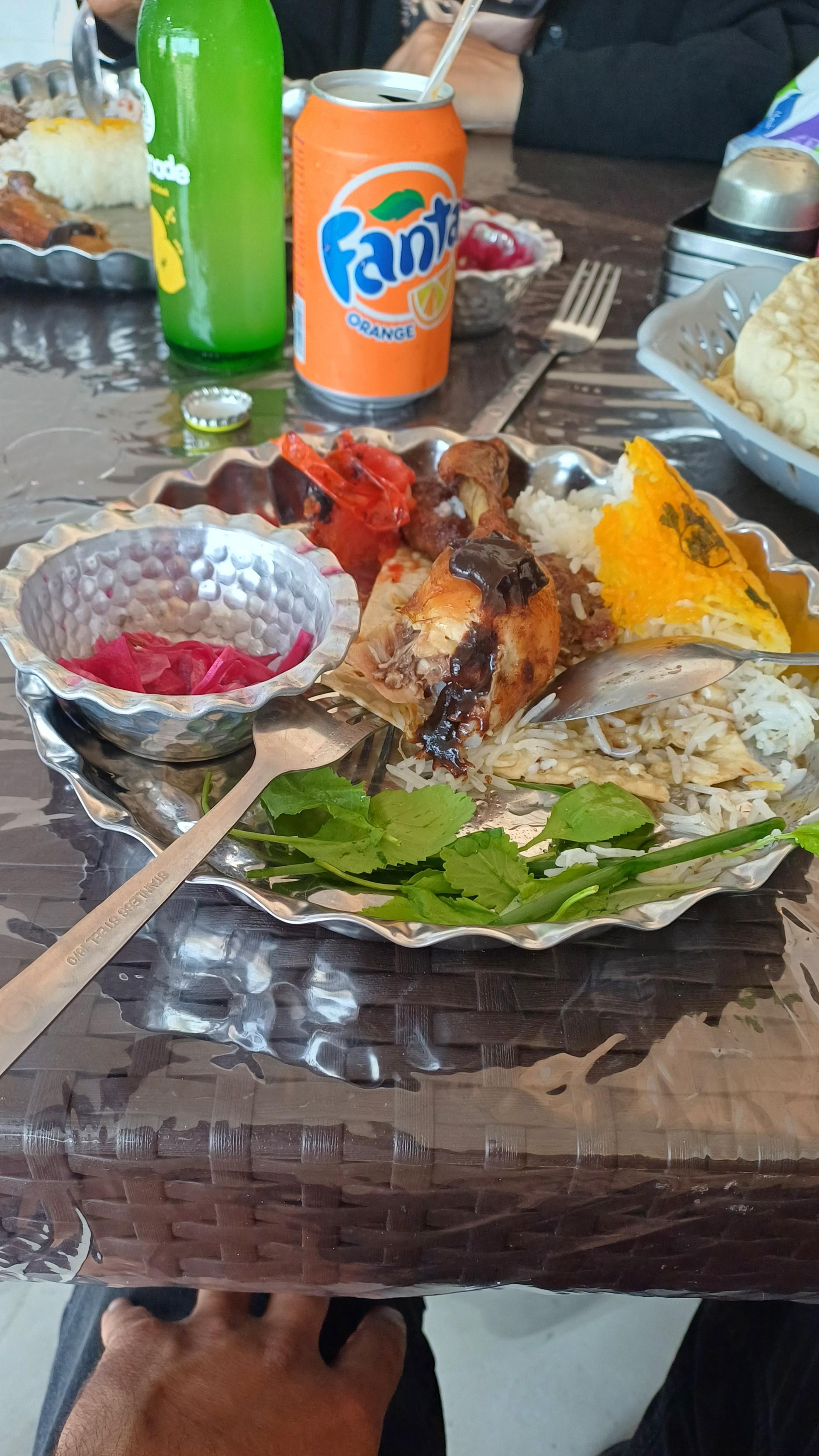 عکس غذاخوري ننجون