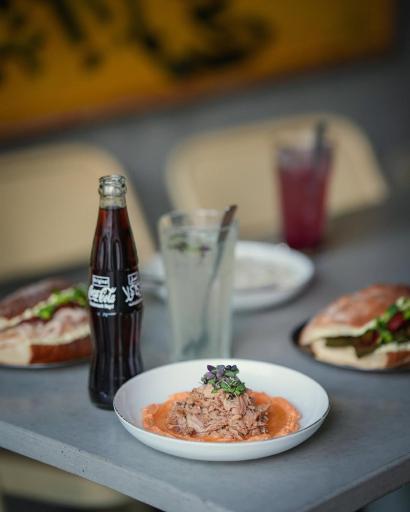 قهوه خانه معاصر چاشتی