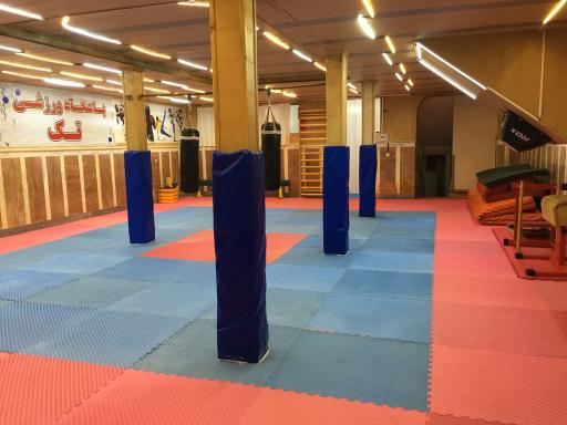 عکس باشگاه ورزشی تک