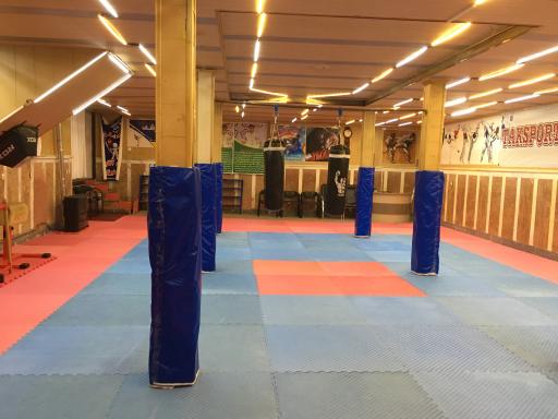 عکس باشگاه ورزشی تک