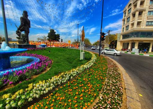 عکس میدان میرزاکوچک خان