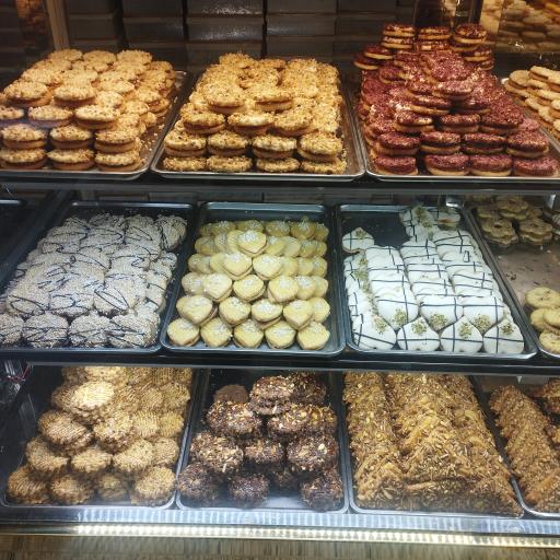 عکس قنادی کریمی