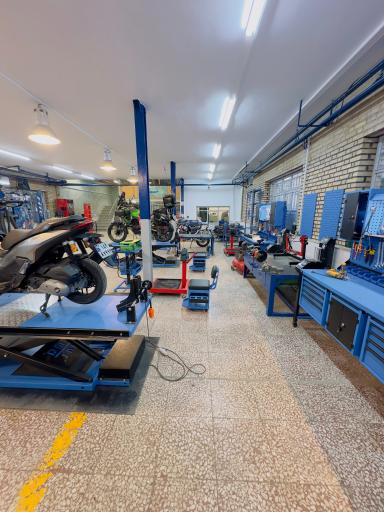 عکس آموزشگاه تخصصی مکانیک و برق خودرو فنون پلاس