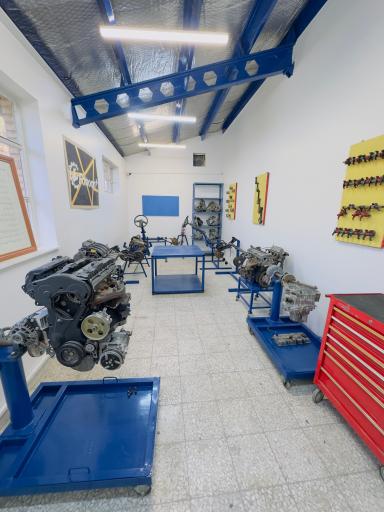 عکس آموزشگاه تخصصی مکانیک و برق خودرو فنون پلاس