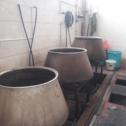 عکس کارگاه تولیدی عرقیجات سنتی قوام