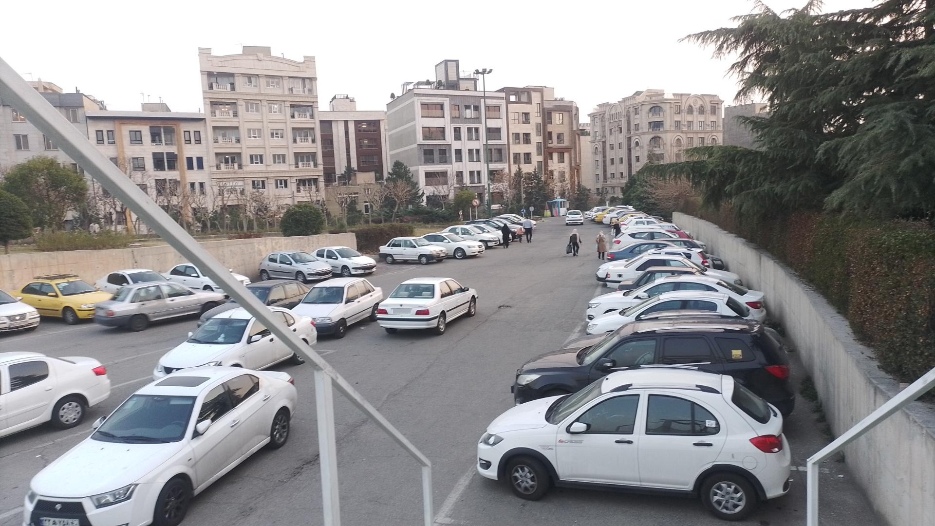 عکس پارکینگ نمایشگاه بوستان گفتگو