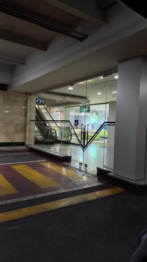 عکس پارکینگ بازار مبل شماره ۳