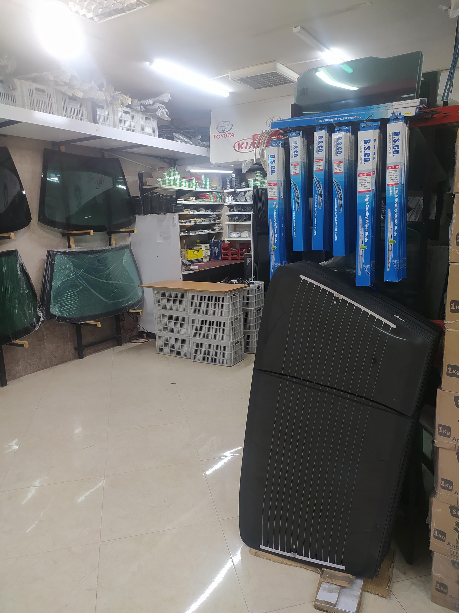 عکس شیشه اتومبیل متین