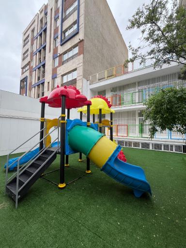 عکس مهد کودک فرفری ها 