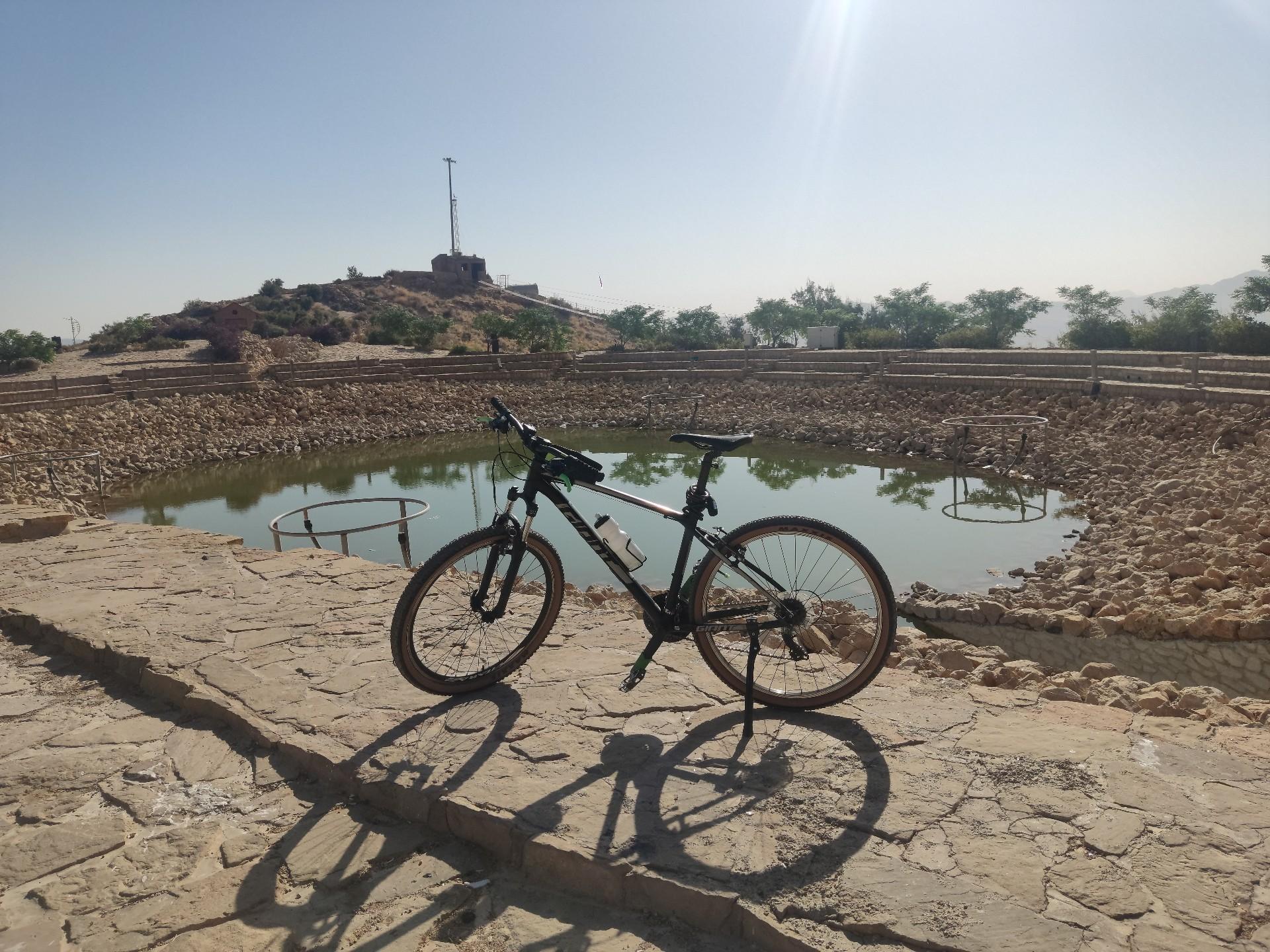عکس برکه مصنوعی پارک دراک