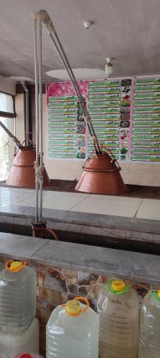 عکس کارگاه گلابگیری سنتی گلسران قمصر (مهدی باباصادقی)