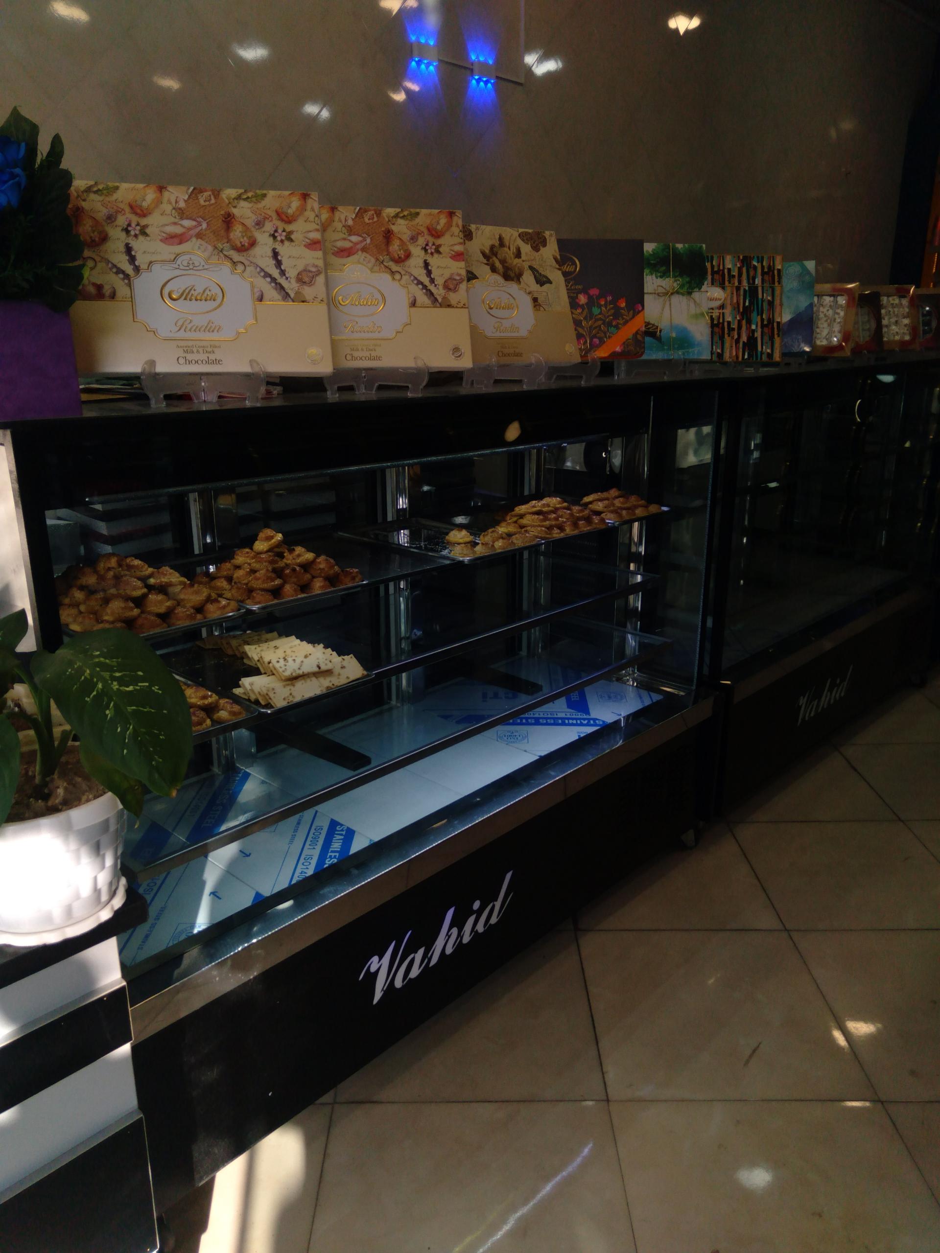 عکس نان و شیرینی وحید