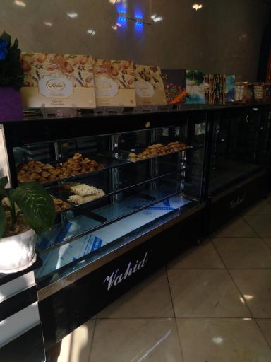 عکس نان و شیرینی وحید