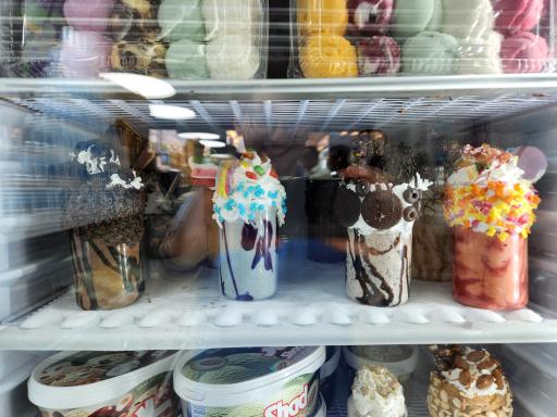 عکس بستنی شاد