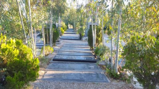 عکس آرامستان قلعه شیخ