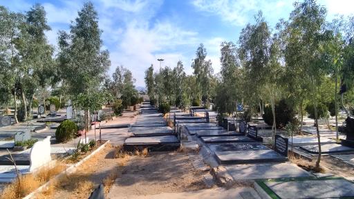 عکس آرامستان قلعه شیخ