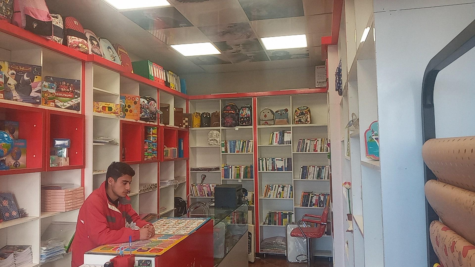 عکس لوازم التحریر و کتابفروشی طاهره 